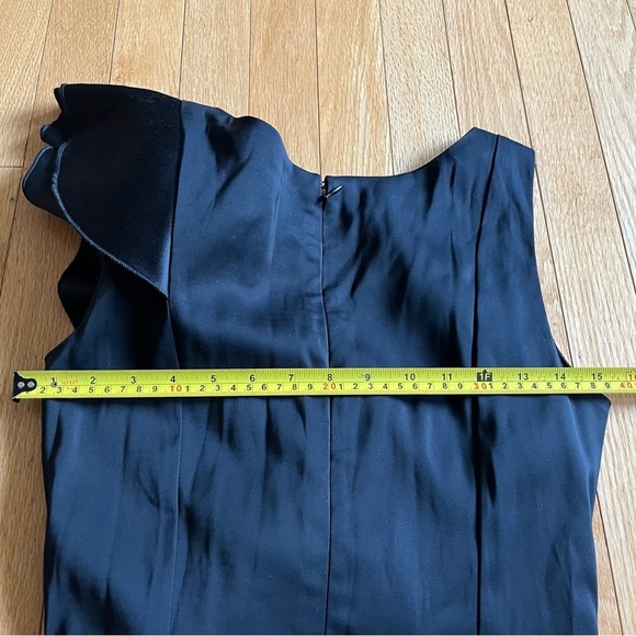 Le Chateau Black Dress. Lined. Medium. Zipper back. - Picture 9 of 9